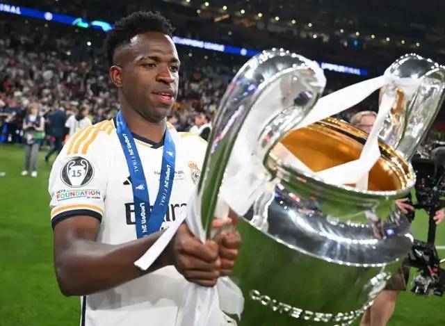 维尼、巴佩如何选择？阿韦洛亚参考：弗格森如何选择鲁尼、C罗